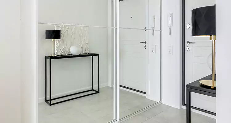 Mirrored Bifold Closet Doors Repair in University Park, FL