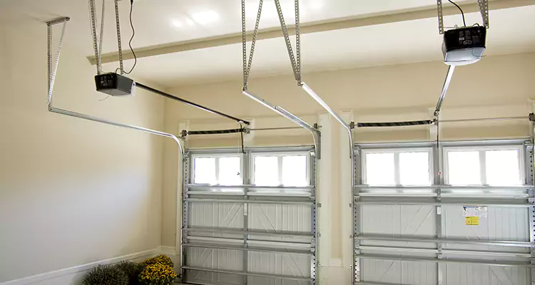 Residential Emergency Garage Door Repair in University Park, FL