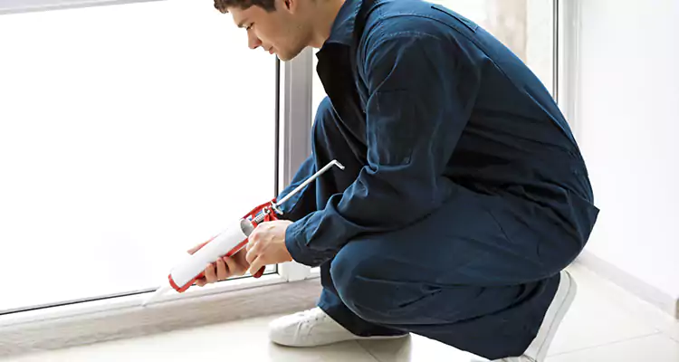 Window Glass Caulk Repair in University Park, FL