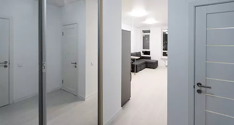 Modern Mirrored Closet Doors Repair in University Park, FL