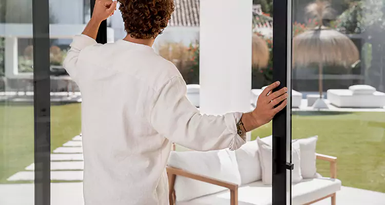 Sliding Screen Door Maintenance for Closing Issues in University Park, FL